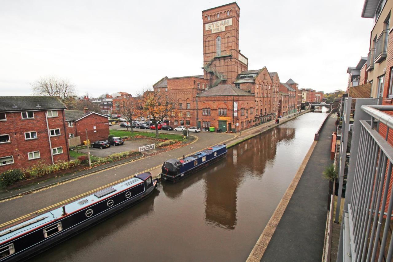 Canal Side Apartment In Chester Esterno foto