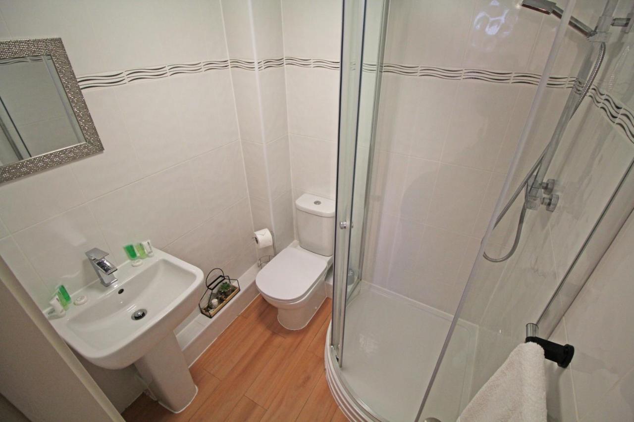 Canal Side Apartment In Chester Esterno foto