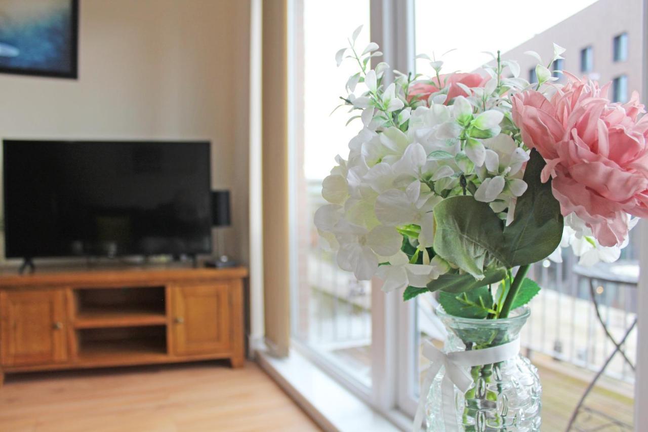 Canal Side Apartment In Chester Esterno foto